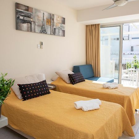 Harbour Lights Studio Apartments Paphos ภายนอก รูปภาพ