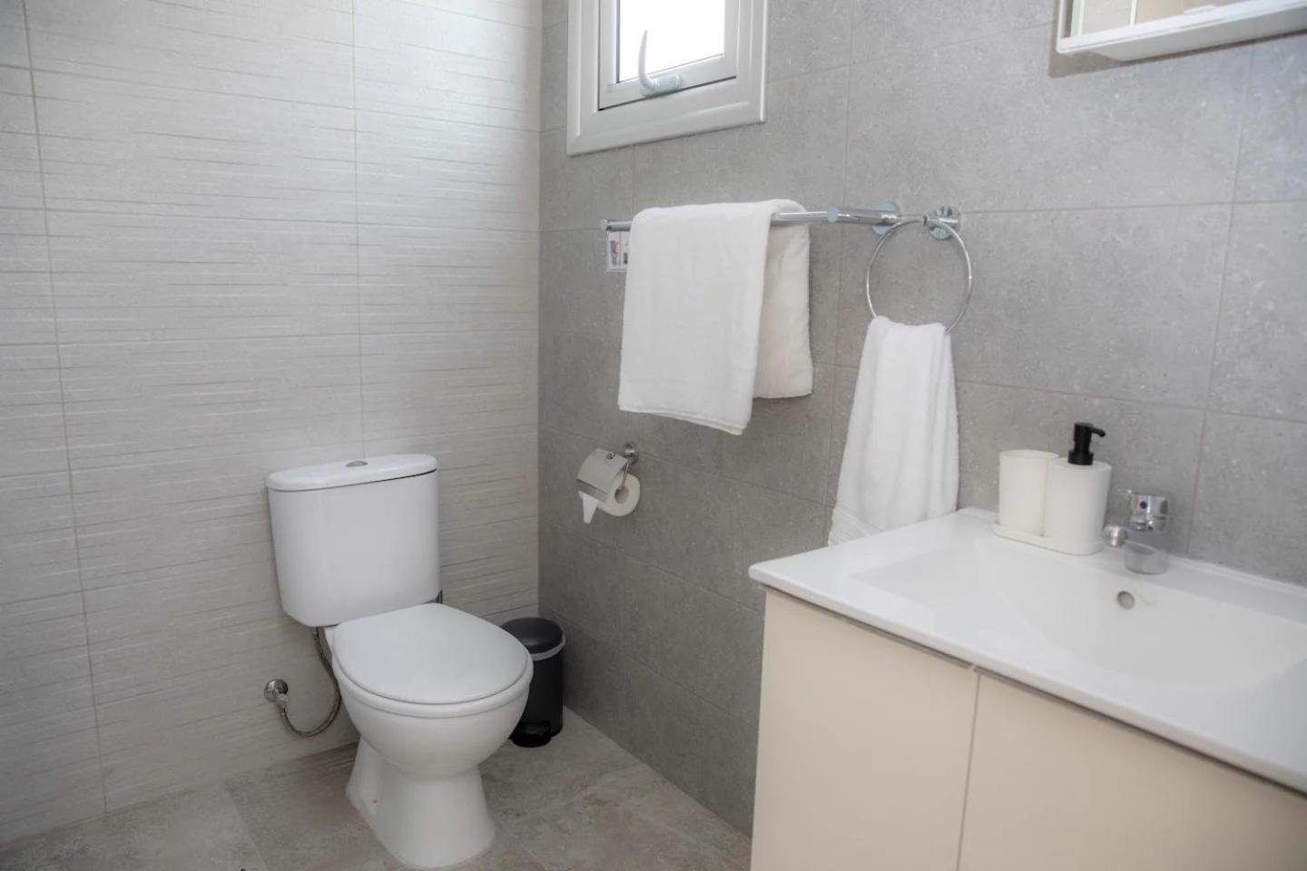 Harbour Lights Studio Apartments Paphos ภายนอก รูปภาพ
