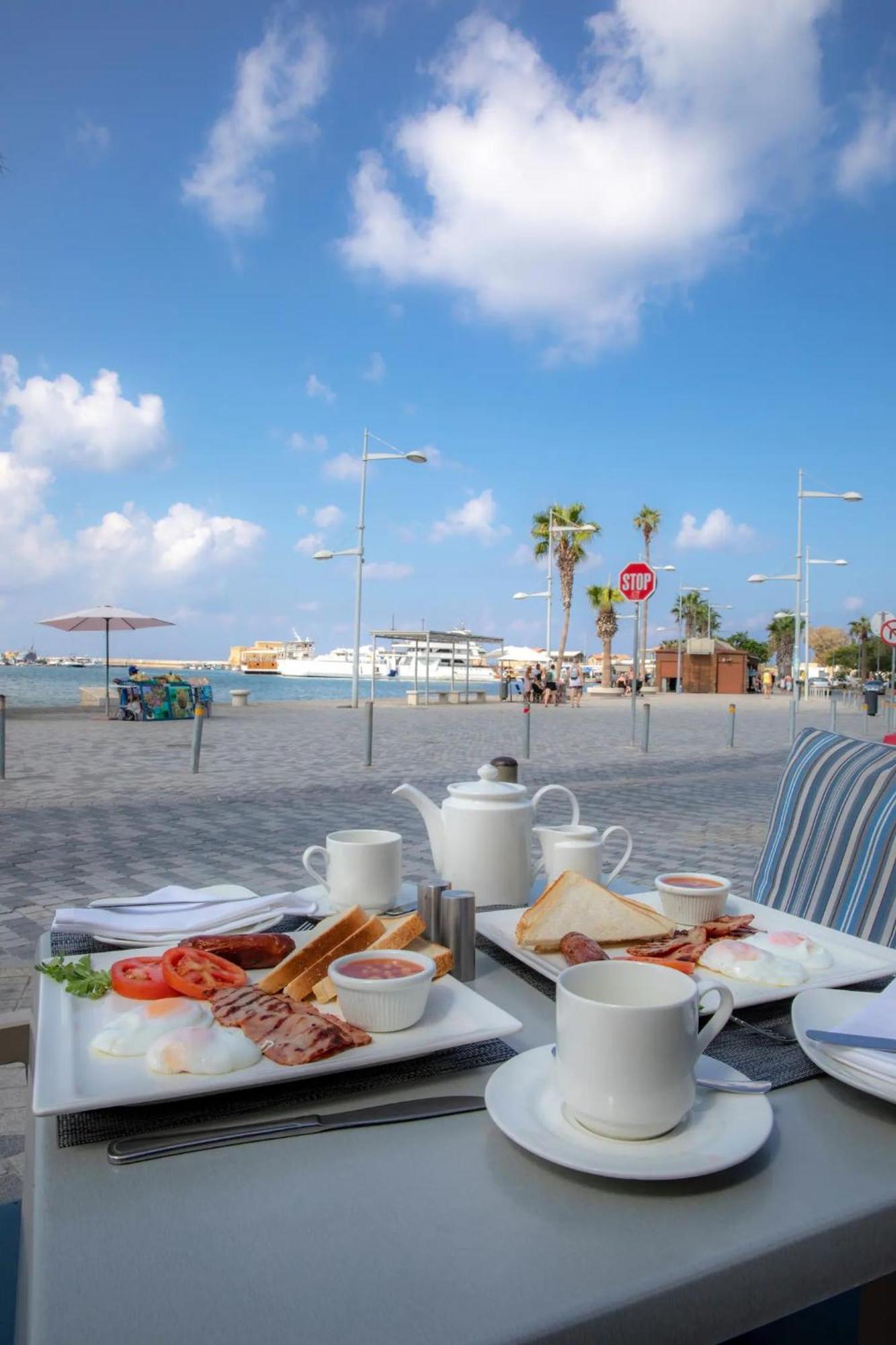 Harbour Lights Studio Apartments Paphos ภายนอก รูปภาพ