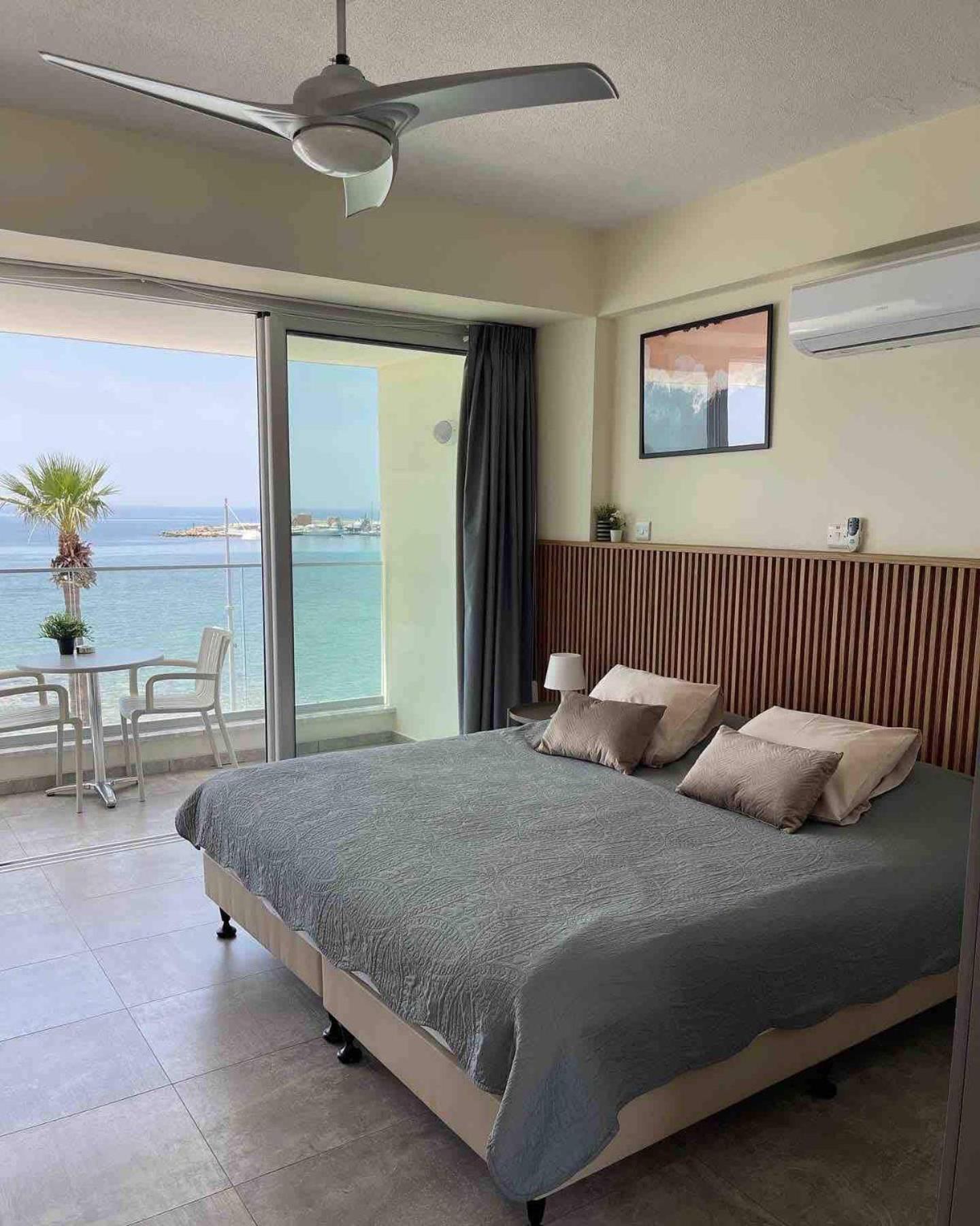 Harbour Lights Studio Apartments Paphos ภายนอก รูปภาพ