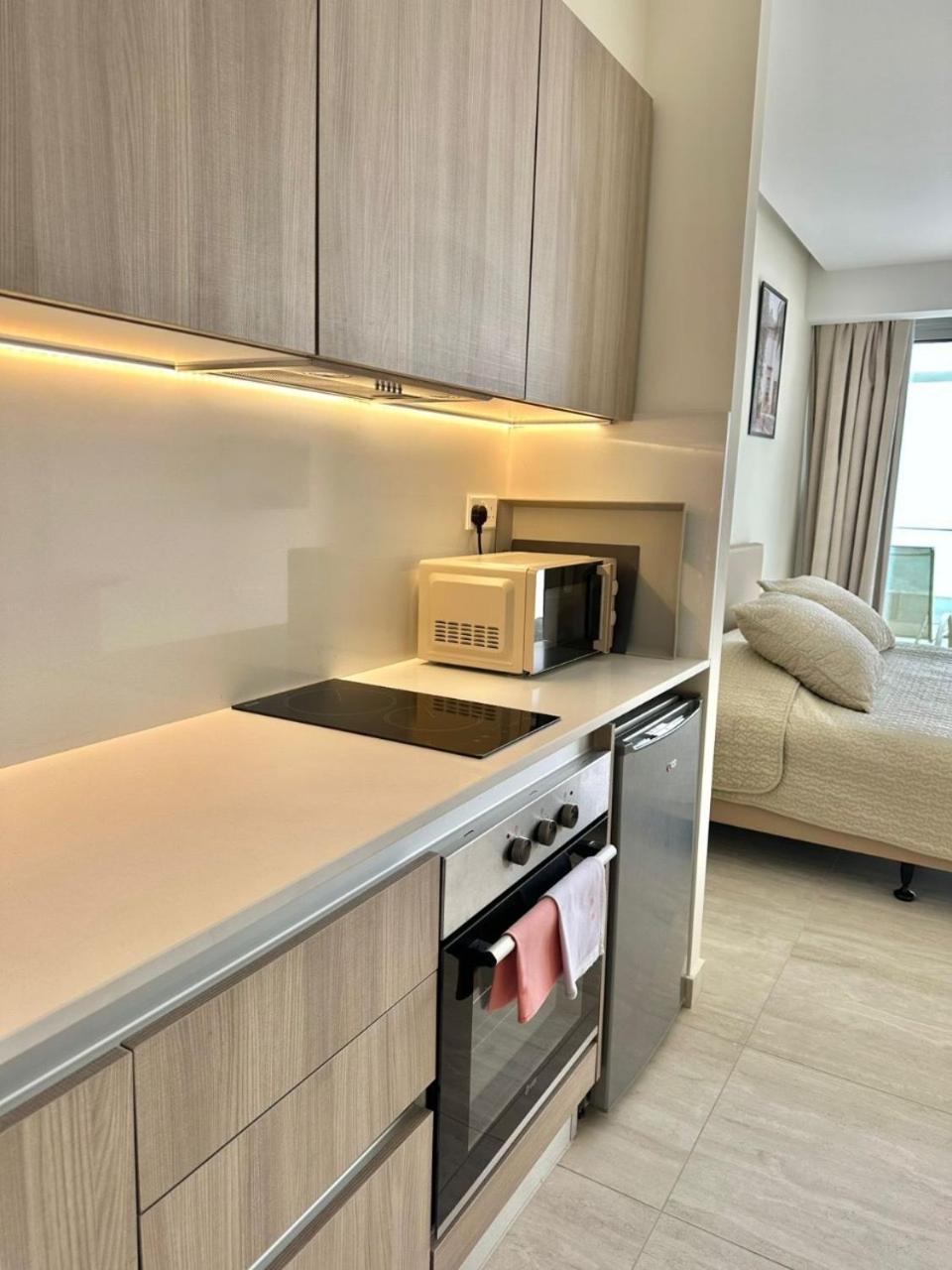 Harbour Lights Studio Apartments Paphos ภายนอก รูปภาพ