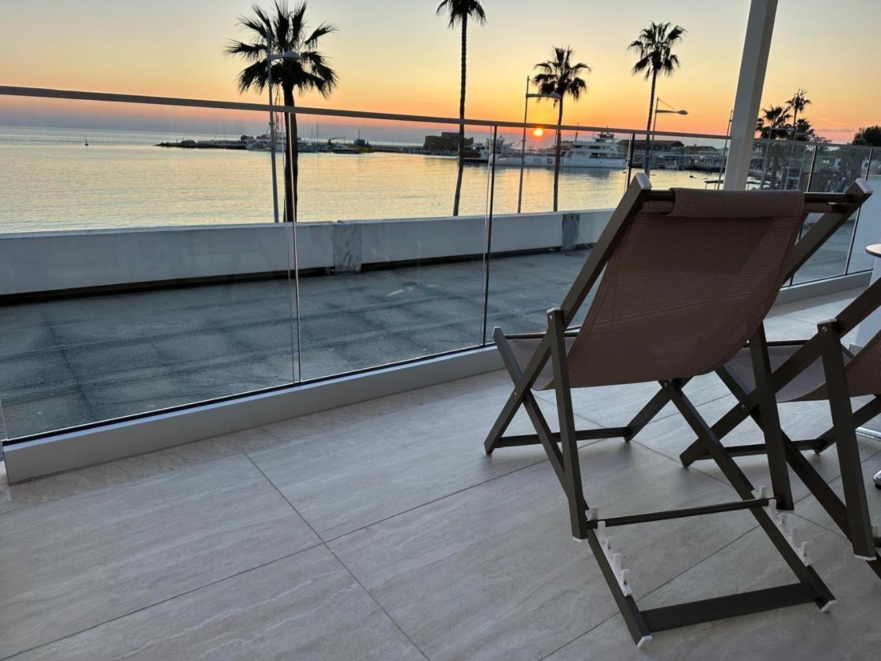 Harbour Lights Studio Apartments Paphos ภายนอก รูปภาพ