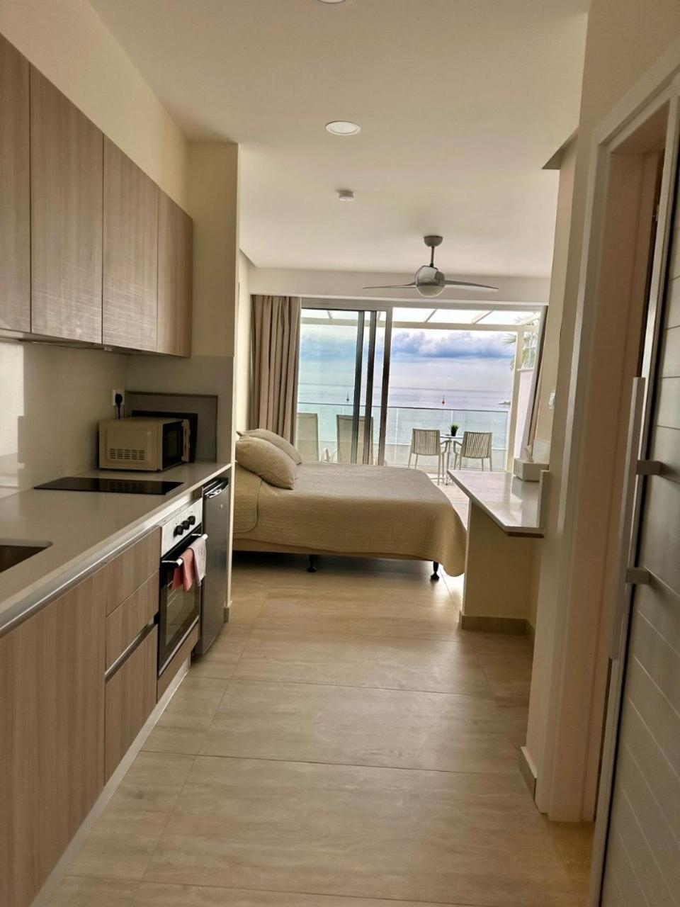 Harbour Lights Studio Apartments Paphos ภายนอก รูปภาพ