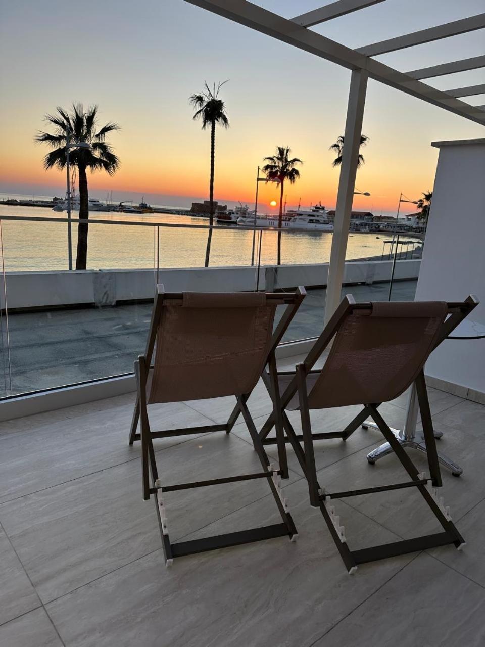 Harbour Lights Studio Apartments Paphos ภายนอก รูปภาพ