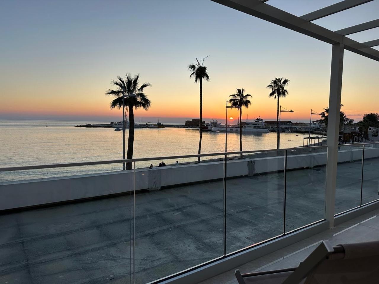 Harbour Lights Studio Apartments Paphos ภายนอก รูปภาพ