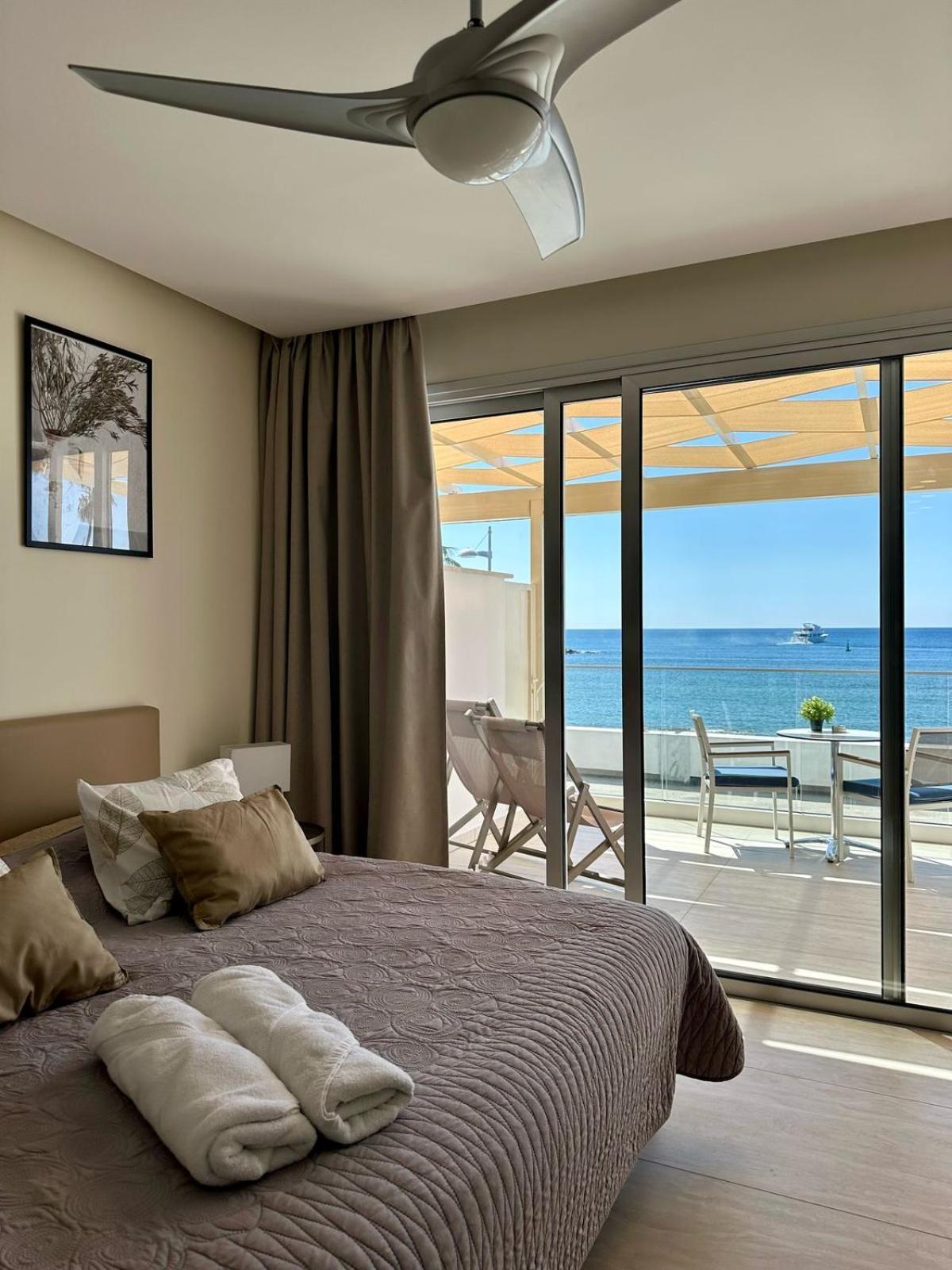 Harbour Lights Studio Apartments Paphos ภายนอก รูปภาพ
