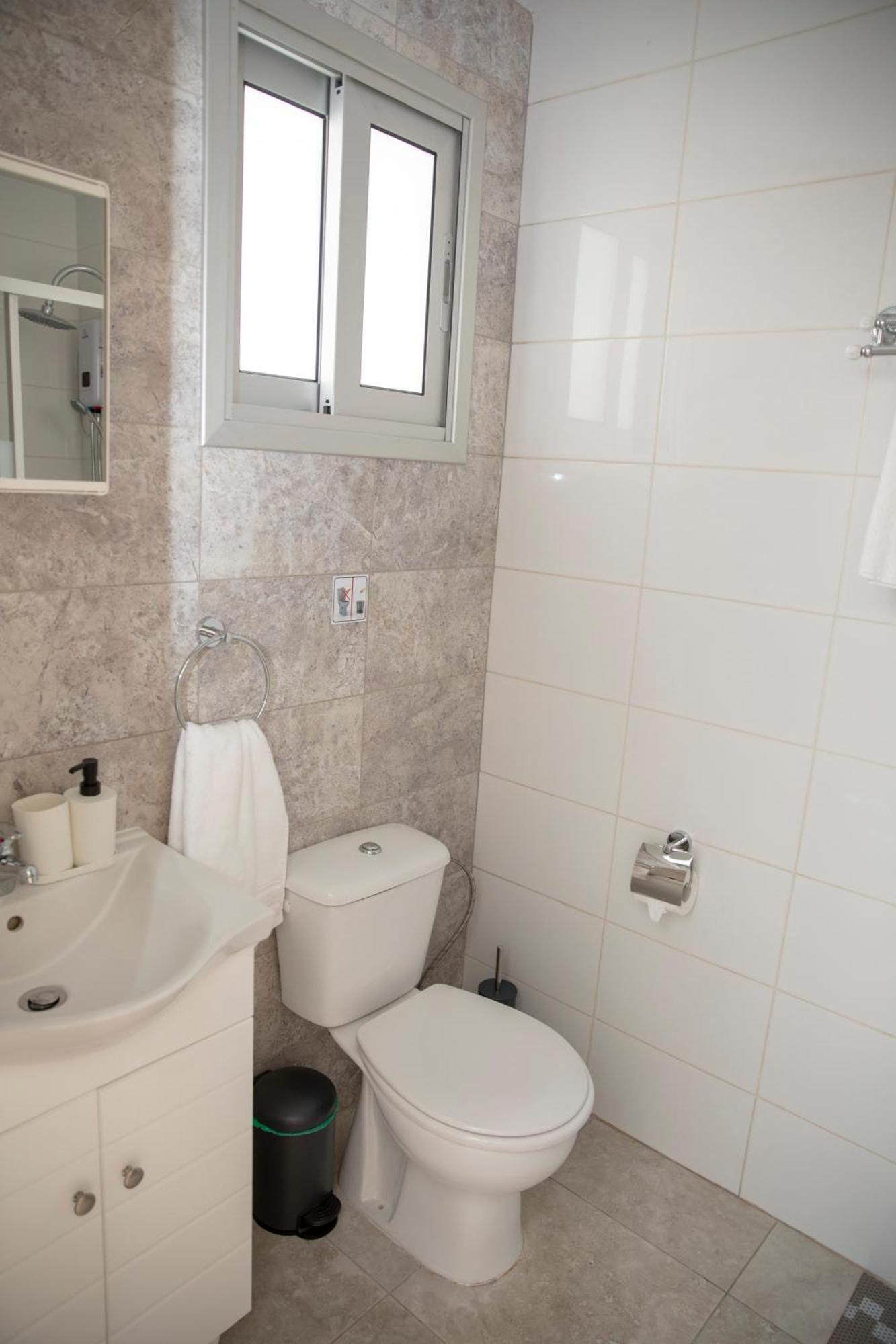 Harbour Lights Studio Apartments Paphos ภายนอก รูปภาพ
