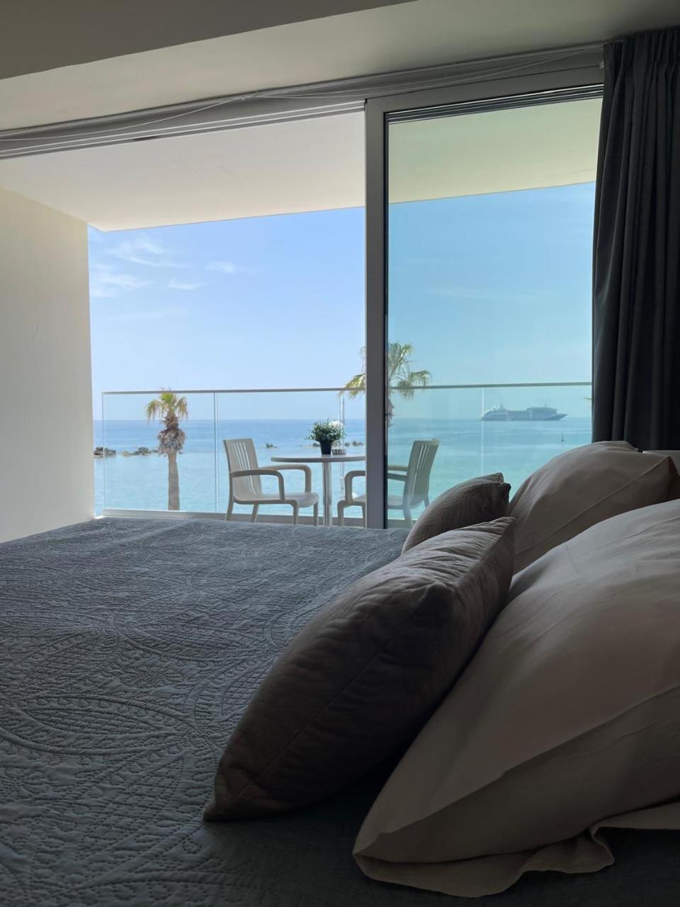 Harbour Lights Studio Apartments Paphos ภายนอก รูปภาพ