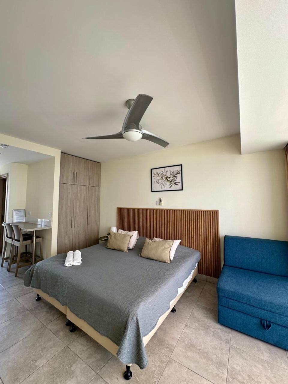 Harbour Lights Studio Apartments Paphos ภายนอก รูปภาพ